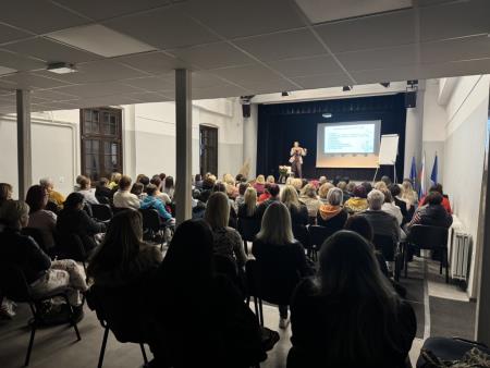 Predavanje Pot ljubezni in razumevanja, foto CIK Trebnje (3)